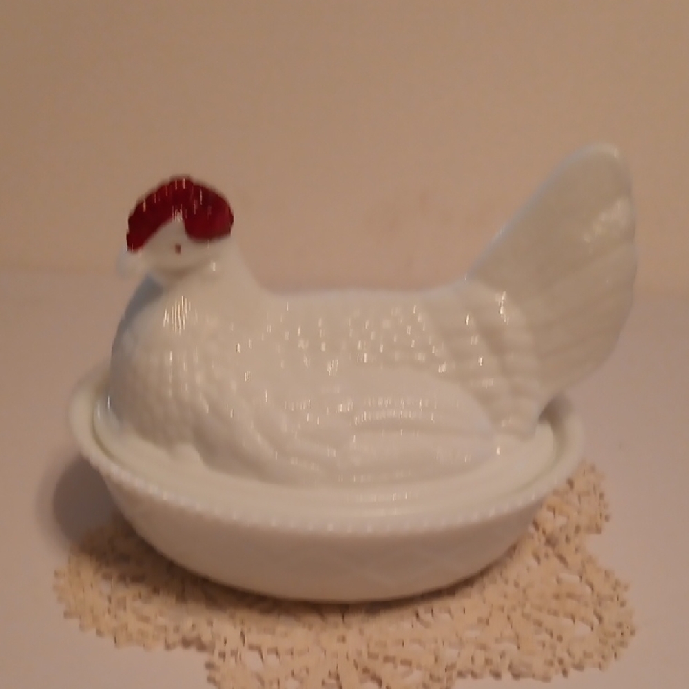 Vintage Westmoreland White Milk Glass Hen on Nest with Red Comb " Big MaMa"